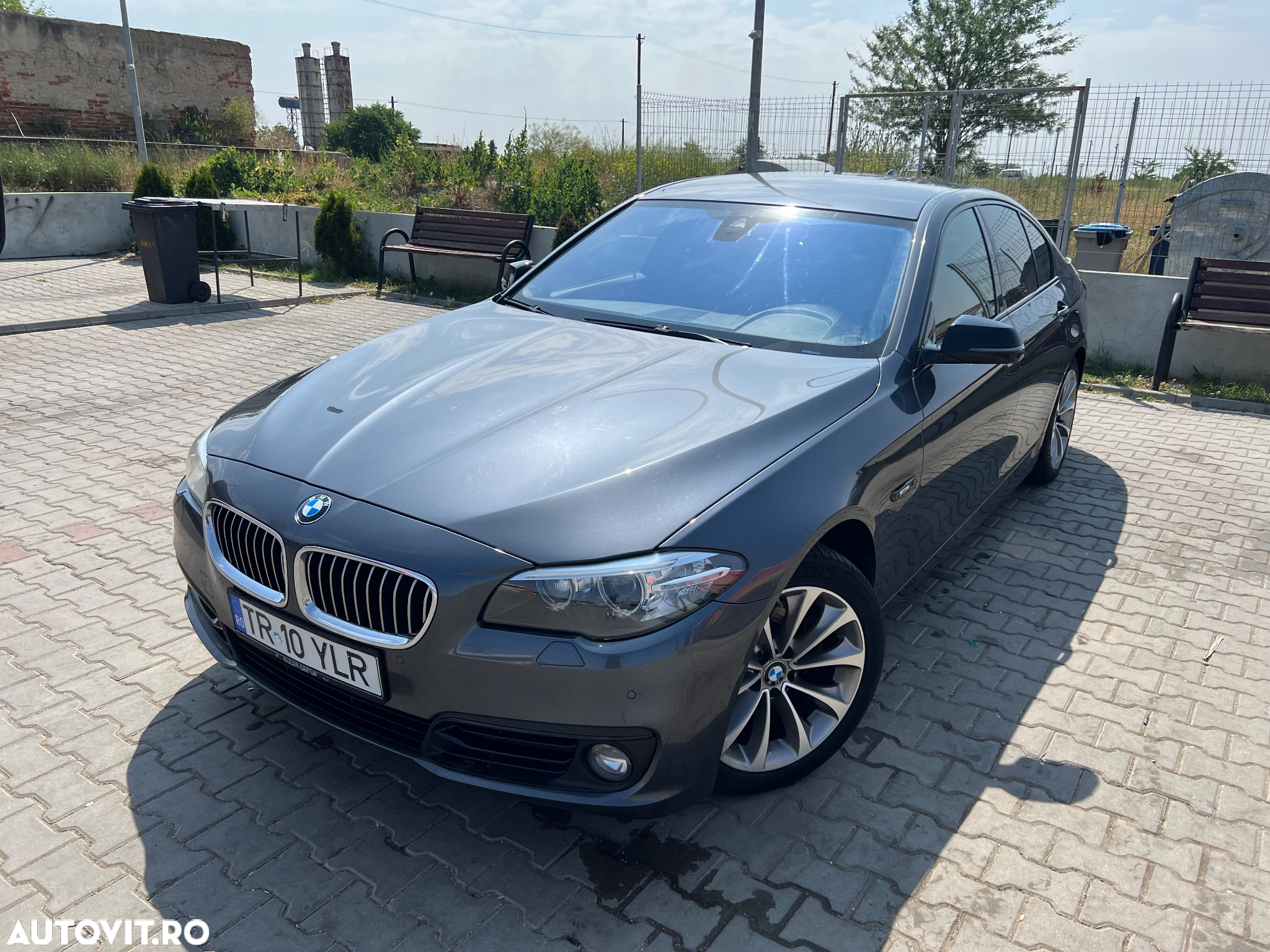 BMW Seria 5 520d xDrive Aut. Luxury Line - 2