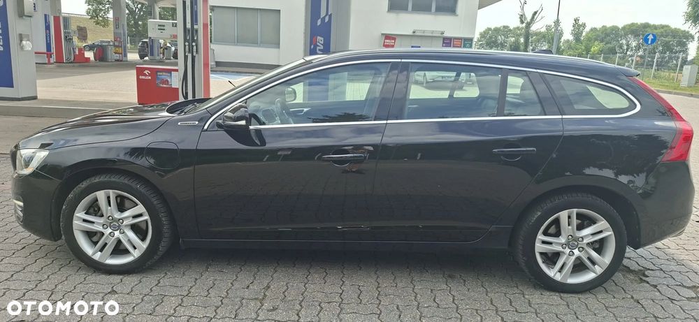 Volvo V60 D6 AWD Plug-in Hybrid Summum - 25