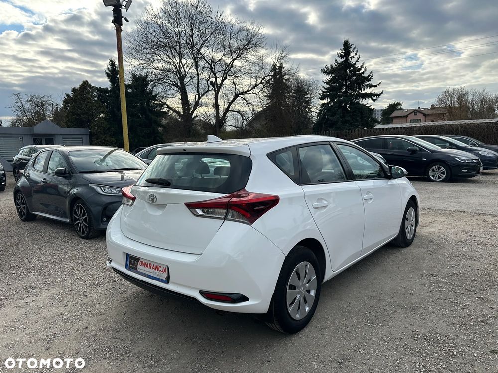 Toyota Auris - 10
