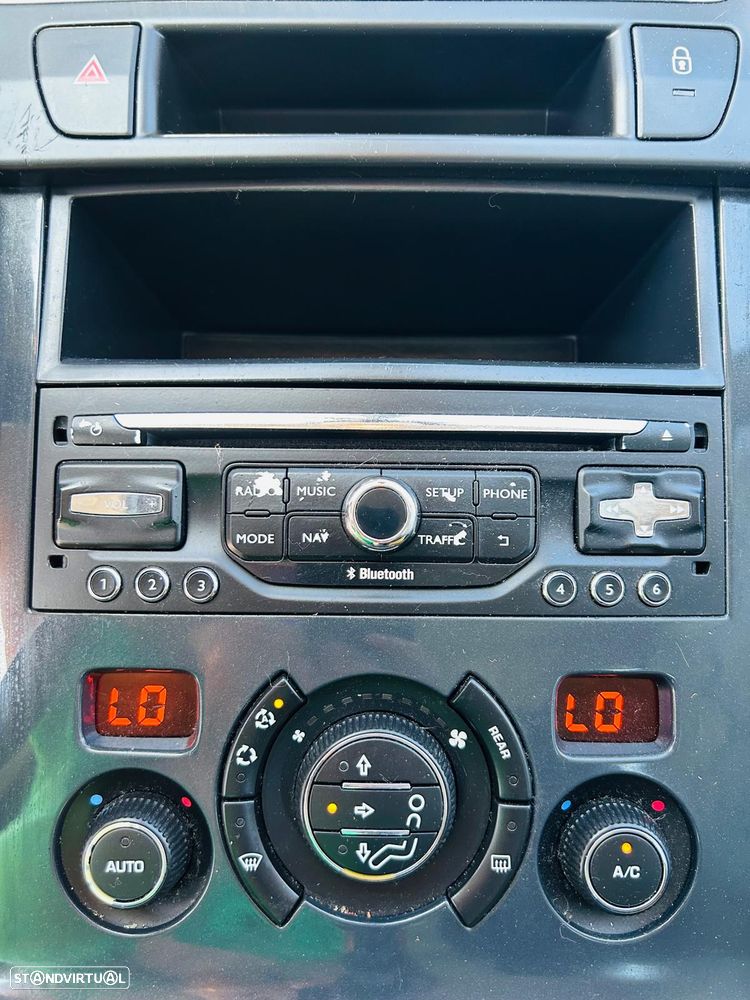 Peugeot 5008 HDI FAP 115 Family - 16