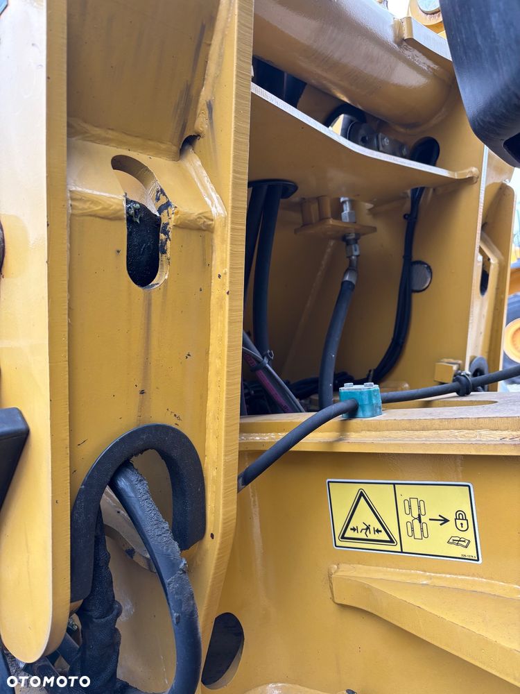 Caterpillar 907H2 rekin 4x4 łyzka dzielona z niemiec - 10