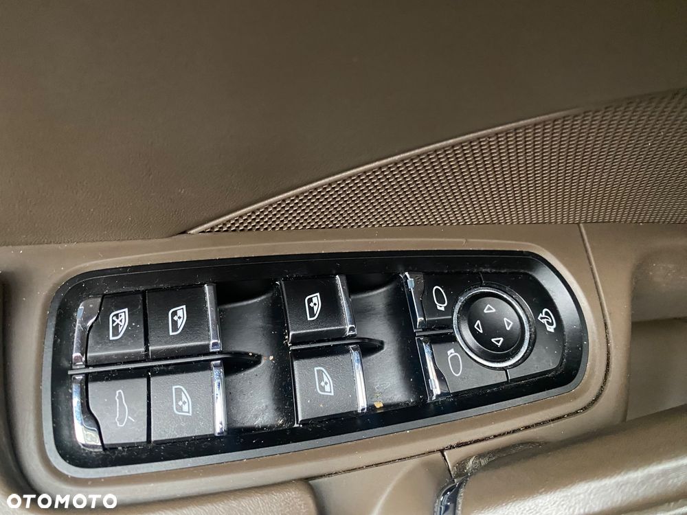 Porsche Cayenne - 17