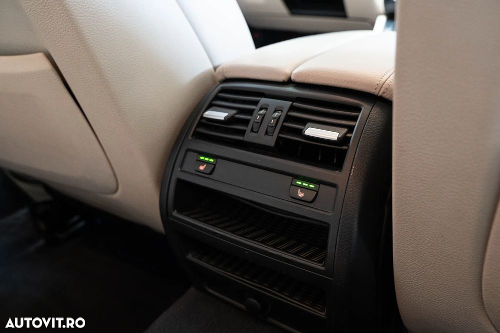 BMW Seria 5 525d Aut. - 29