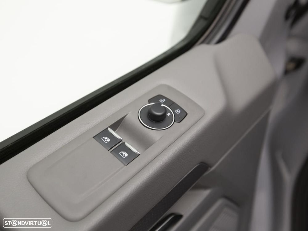 Volkswagen Caravelle — fotografia 16
