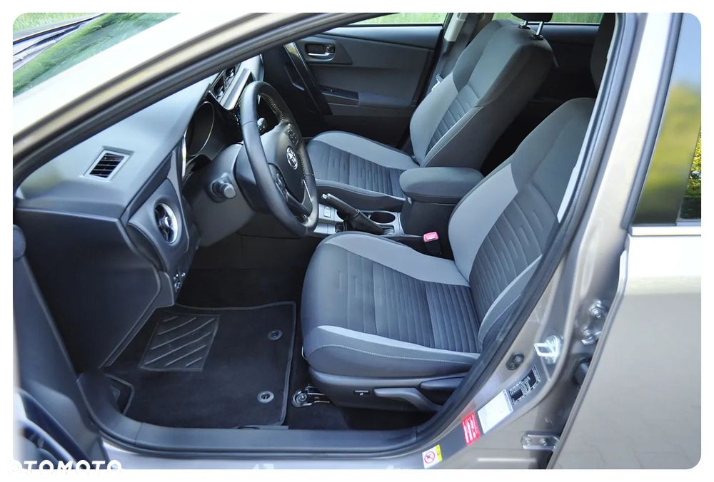 Toyota Auris 1.8 HSD Luna - 24