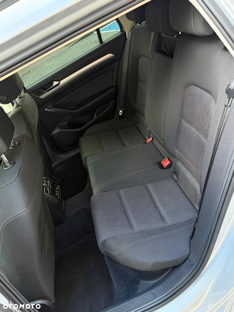 Volkswagen Passat - 22