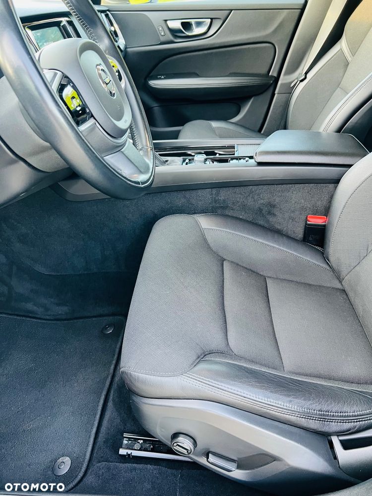 Volvo V60 D3 Momentum Pro - 11