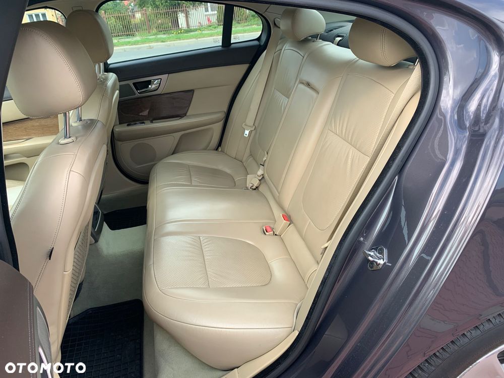 Jaguar XF 2.7 V6 Premium Luxury - 26