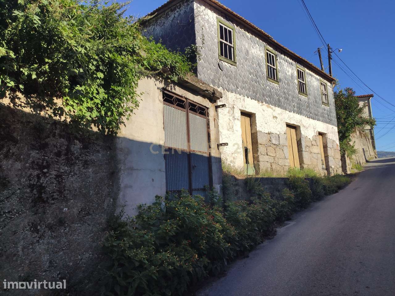 Duas moradias com terreno  e água junto ao ribeiro,  para reconstrução - Grande imagem: 5/25