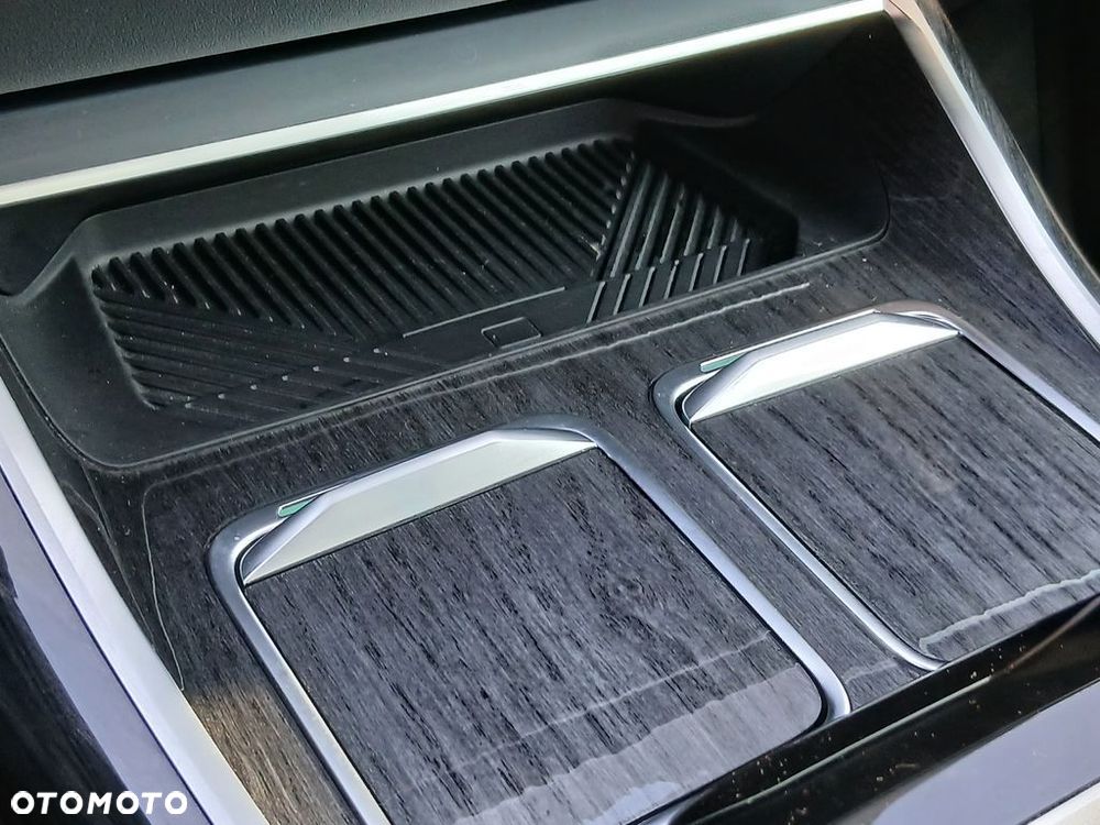 BMW i7 - 24