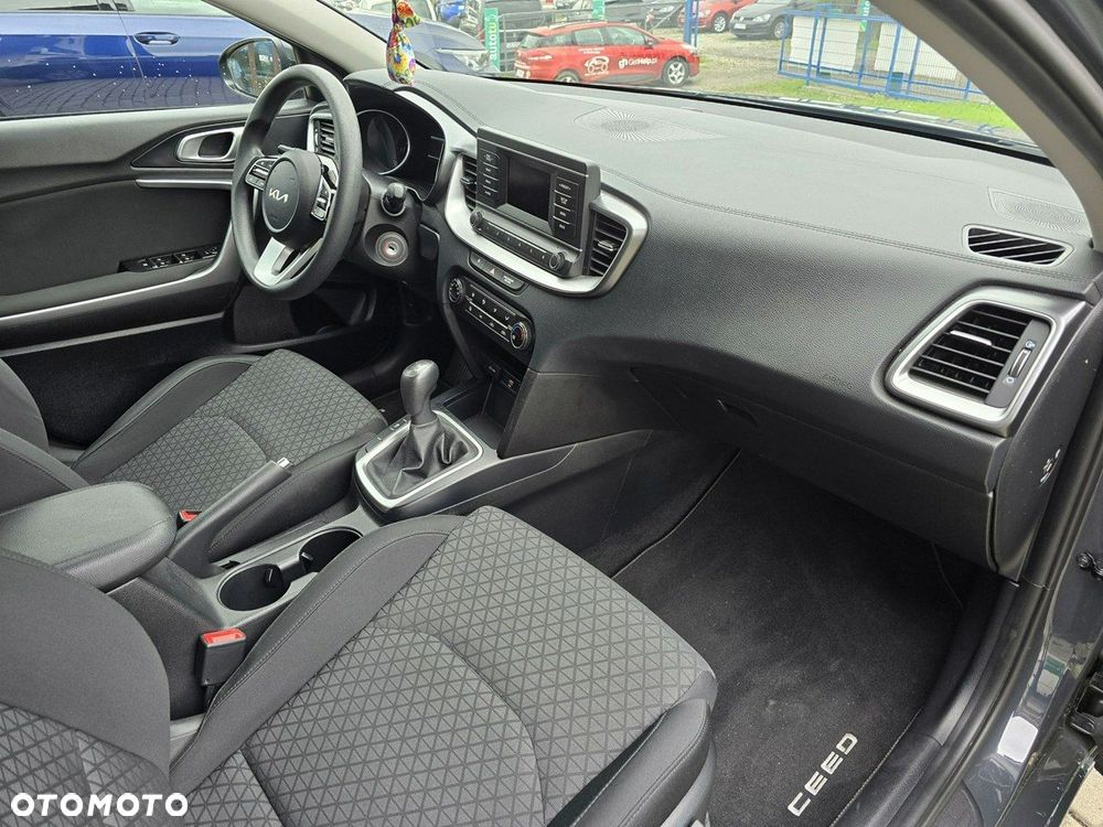 Kia Ceed - 10