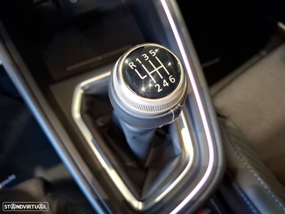 Renault Clio — fotografia 17