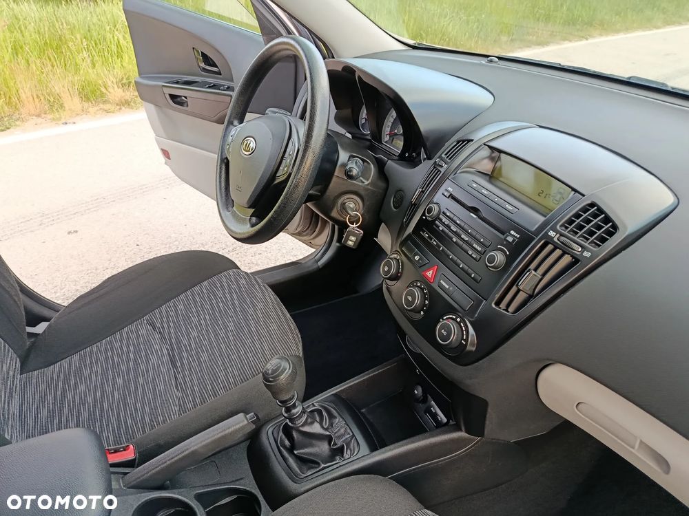 Kia Ceed 1.4 CVVT LX Basis - 28