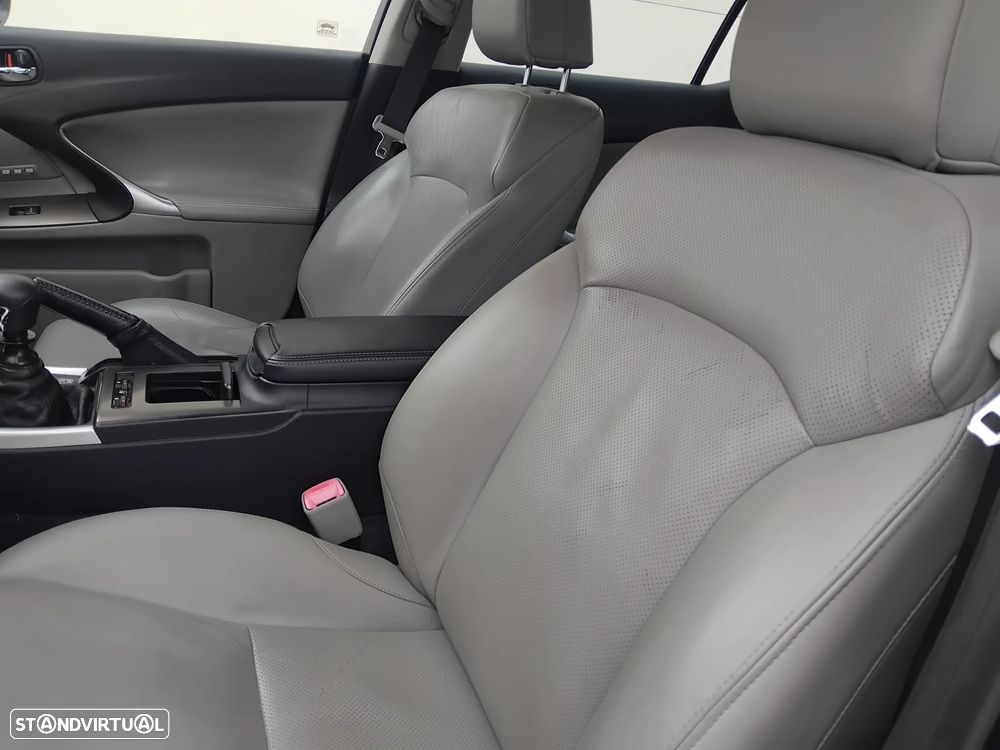 Lexus IS 220 d Sport 58 - 12