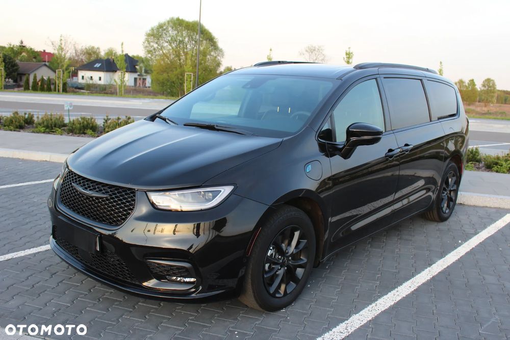 Chrysler Pacifica - 1