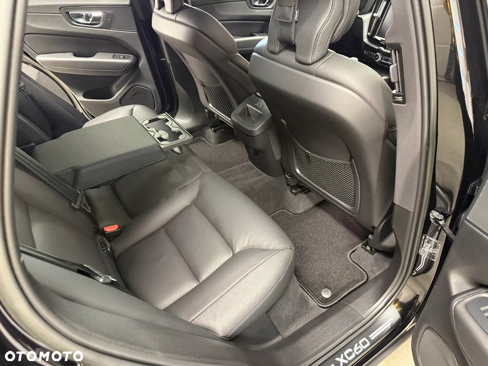 Volvo XC 60 B4 D AWD Geartronic Momentum Pro - 35