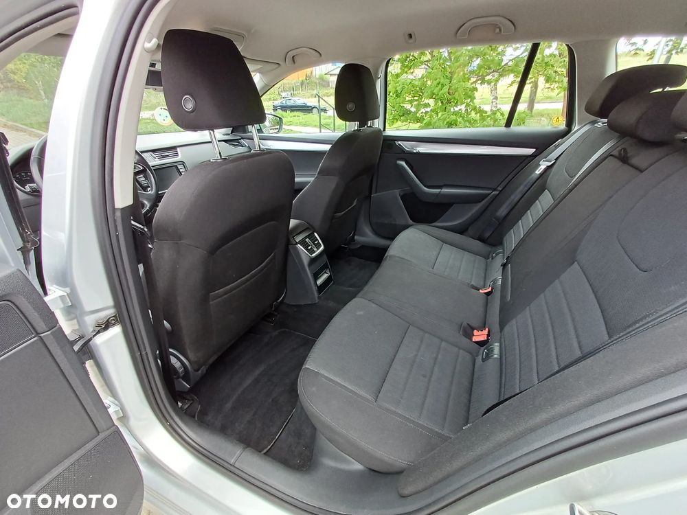 Skoda Octavia 2.0 TDI Elegance DSG - 8
