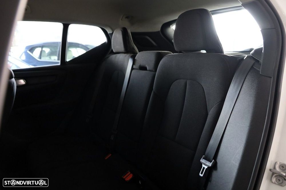 Volvo XC 40 1.5 T2 Momentum Core Geartronic - 8