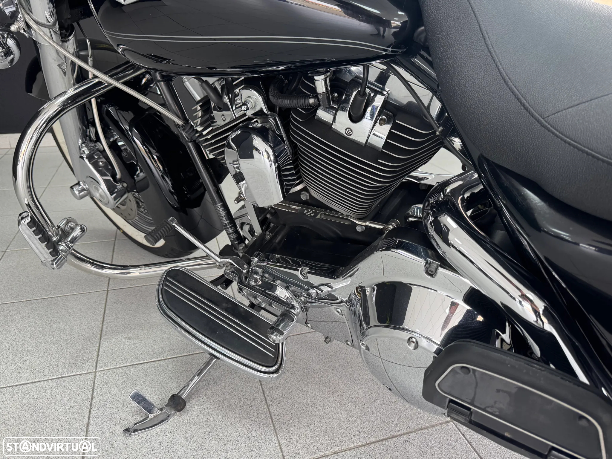 Harley-Davidson Road KING CLASSIC - 25