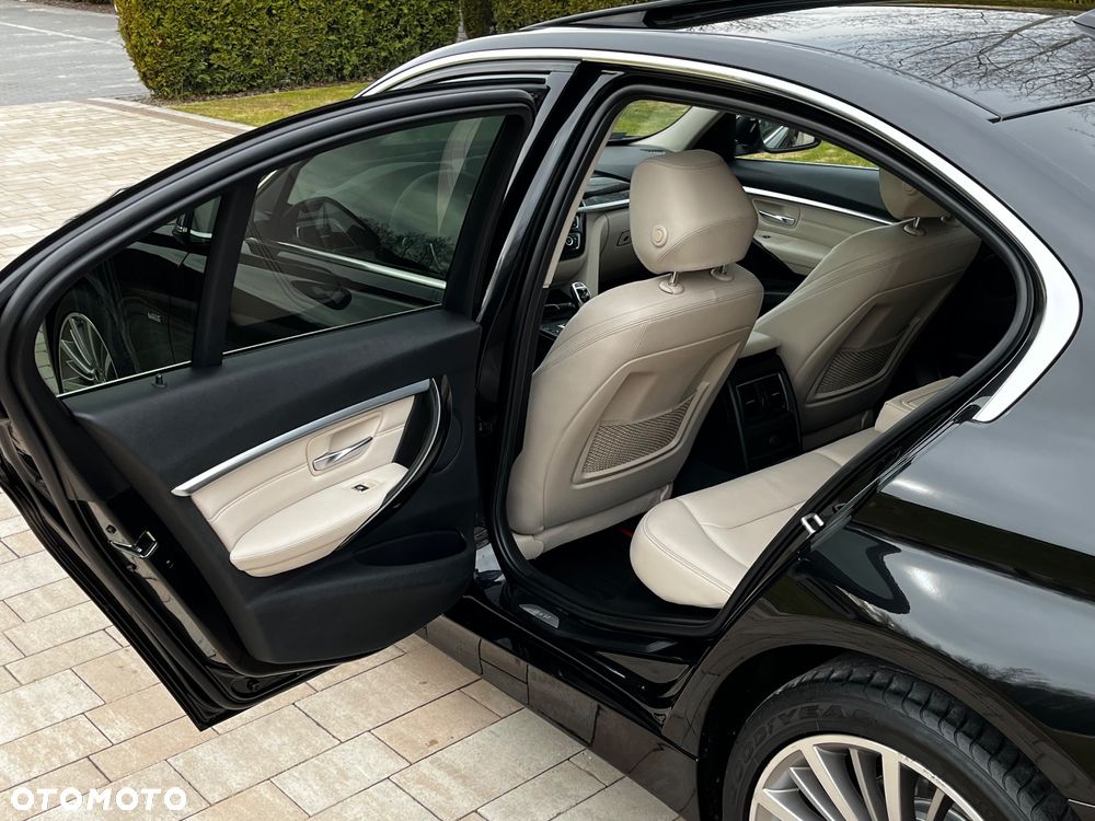 BMW Seria 3 320d xDrive Luxury Line sport - 34