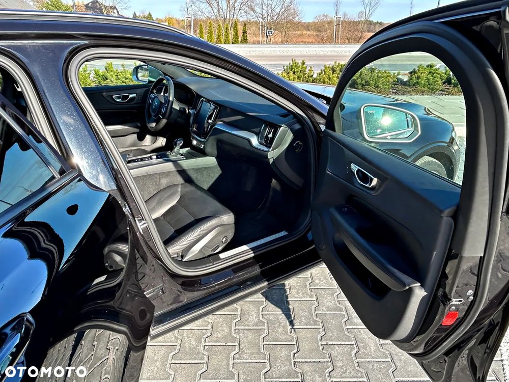 Volvo V60 T5 Momentum Pro - 13