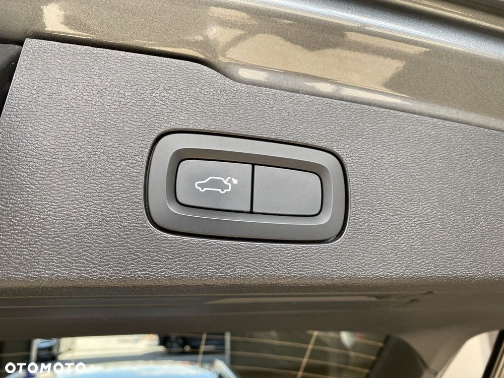 Volvo V60 T5 Momentum Pro - 33