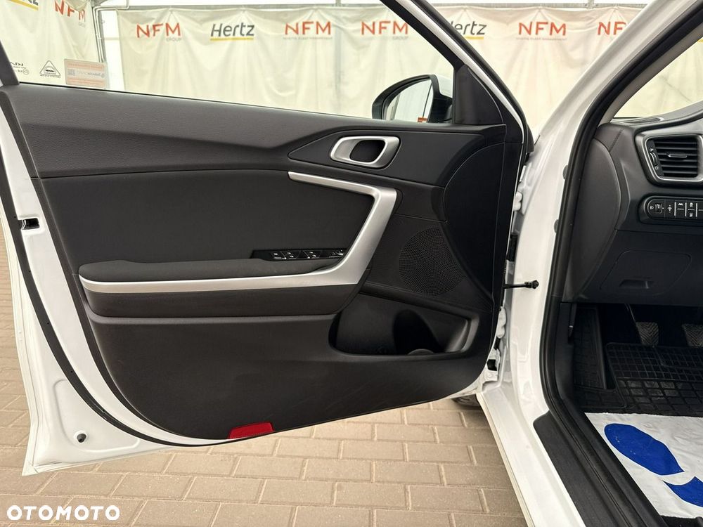 Kia Ceed - 11