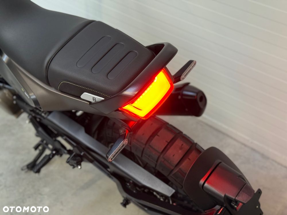 Husqvarna Svartpilen - 36