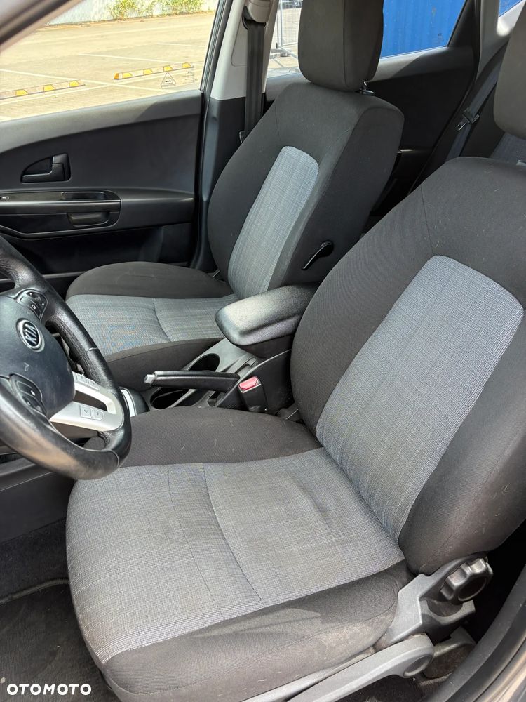 Kia Ceed - 11