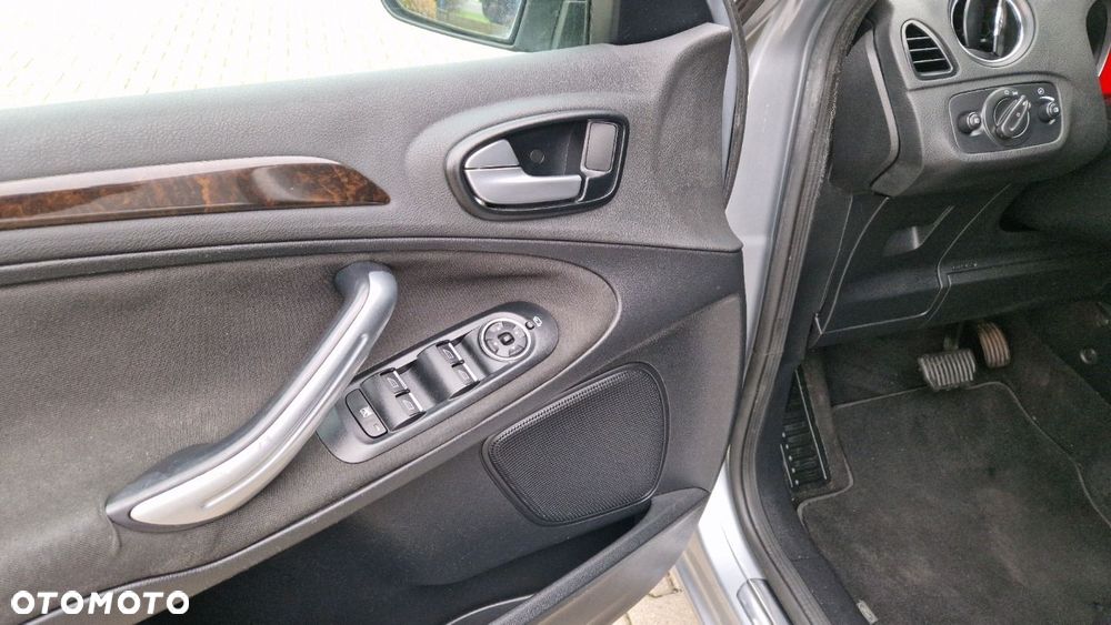 Ford Galaxy 2.0 TDCi Ghia - 8