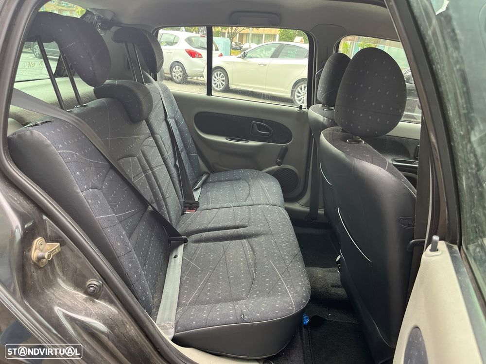 Renault Clio 1.2 16V Expression - 9