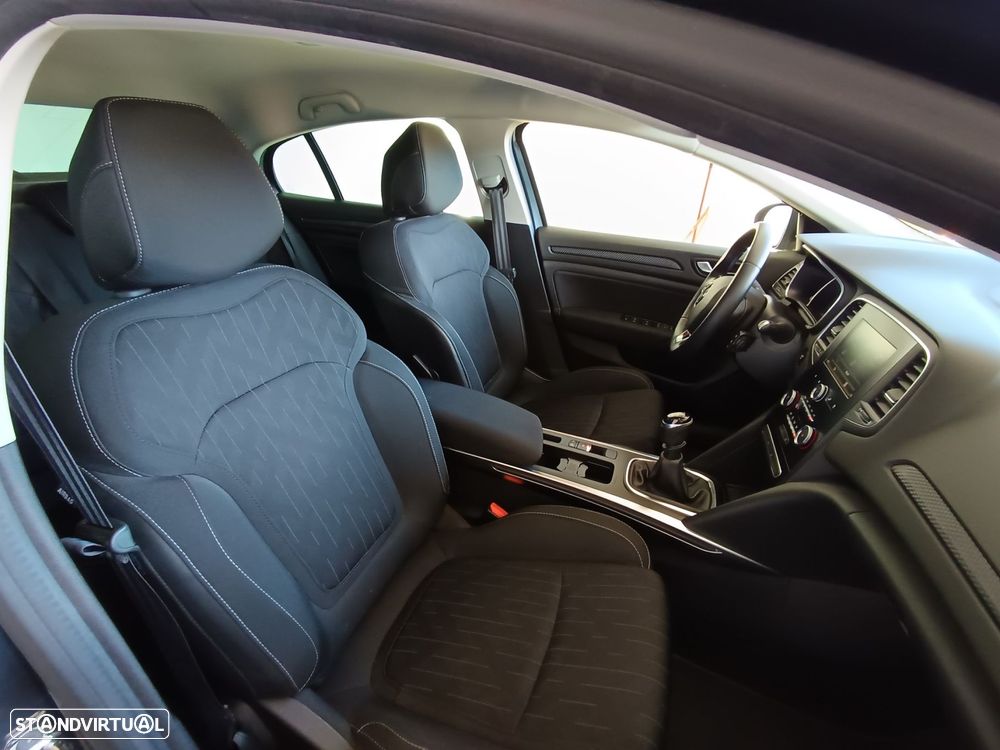 Renault Mégane Grand Coupe 1.3 TCe Limited J17 - 31