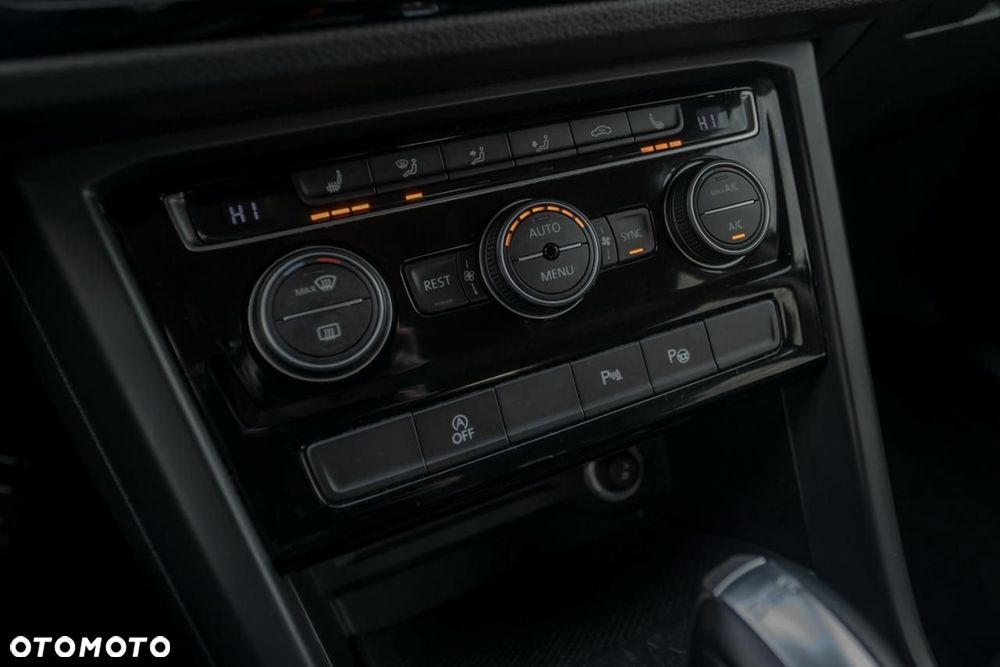 Volkswagen Touran 2.0 TDI SCR (BlueMotion Technology) DSG Comfortline - 26