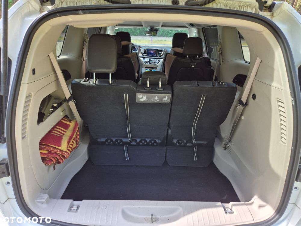 Chrysler Pacifica - 15