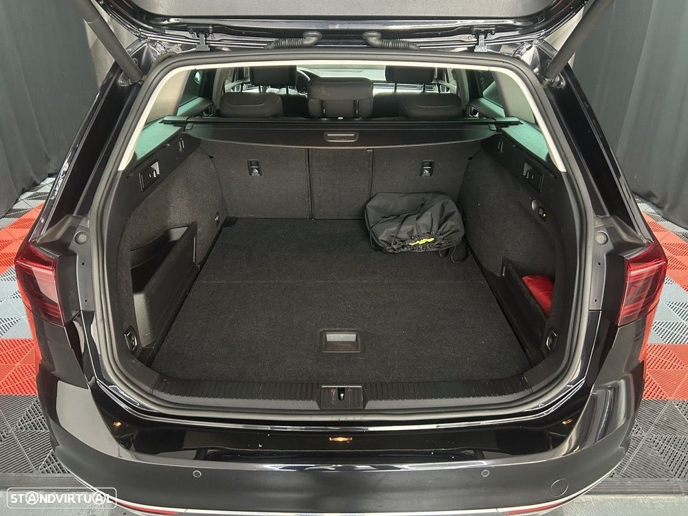 VW Passat Variant 1.5 TSI eHybrid Business DSG - 13