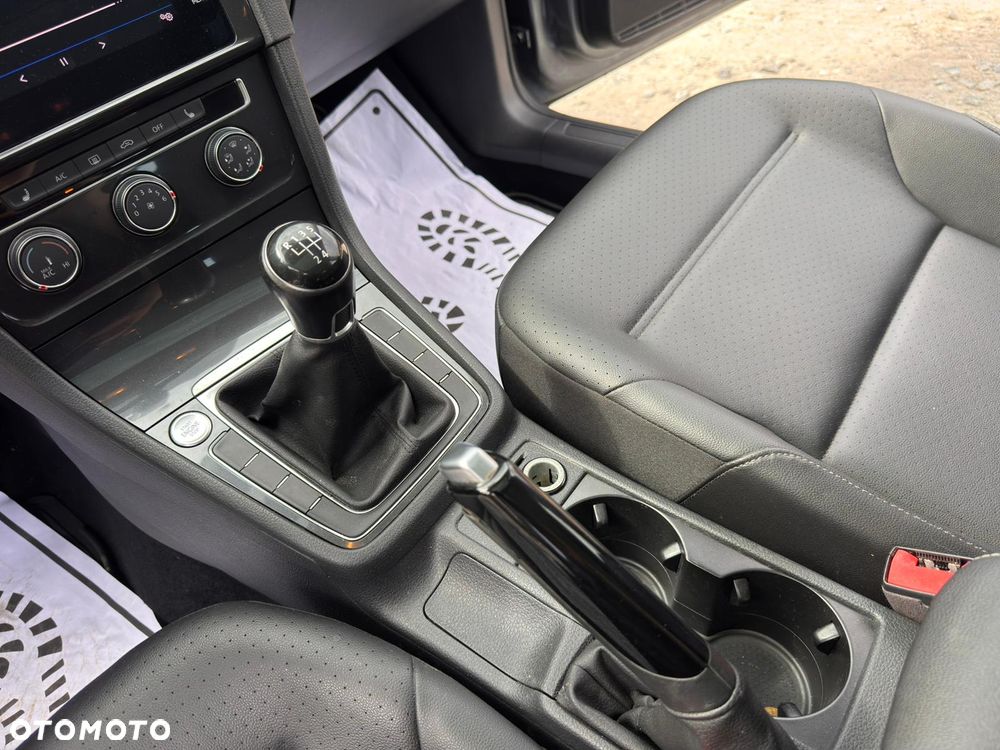Volkswagen Golf - 26