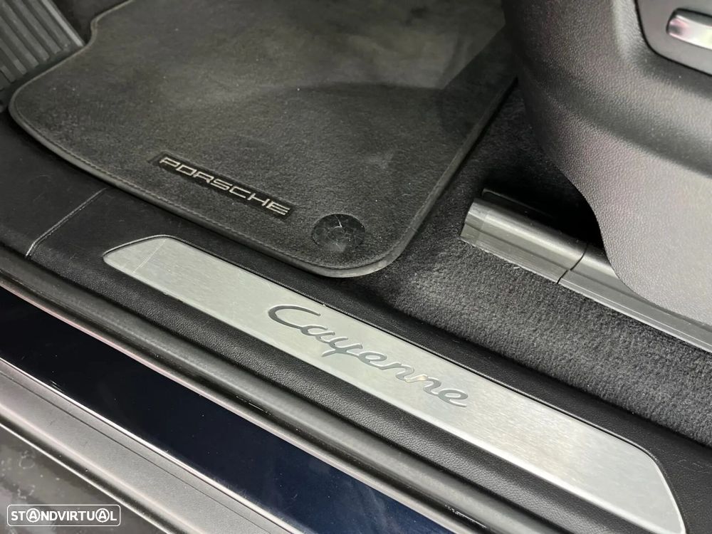 Porsche Cayenne Coupé E-Hybrid - 36