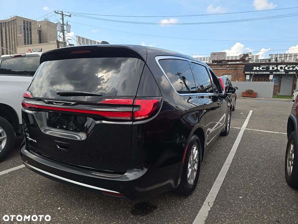 Chrysler Pacifica - 4