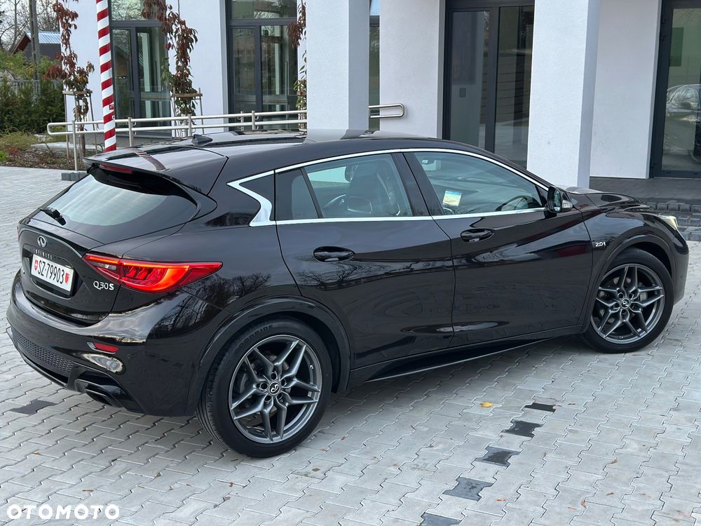 Infiniti Q30 2.0t DCT AWD Sport City Black - 14