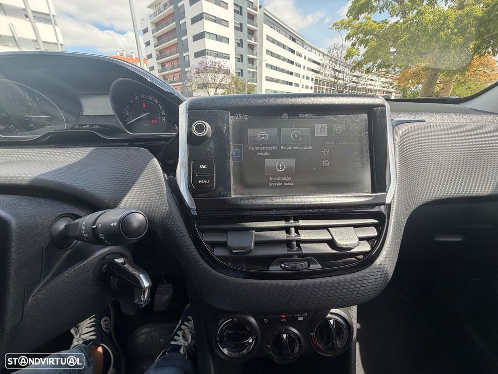 Peugeot 208 1.2 PureTech Style - 31