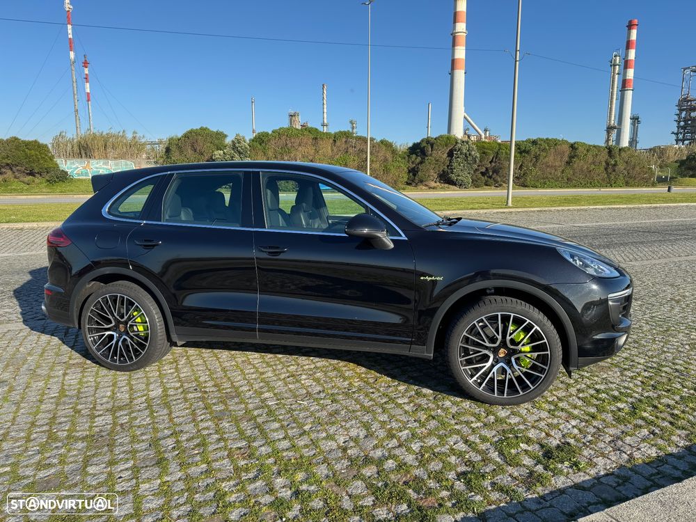 Porsche Cayenne - 4