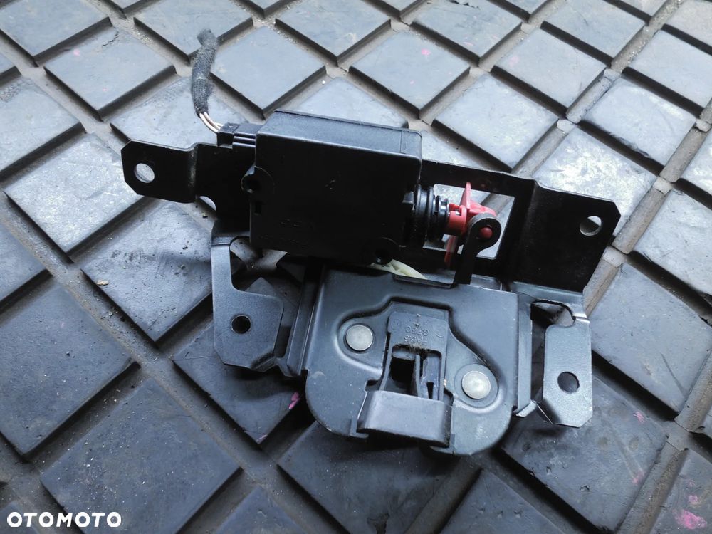 BMW E46 COMPACT ZAMEK BAGAŻNIKA 51247026192 - 1