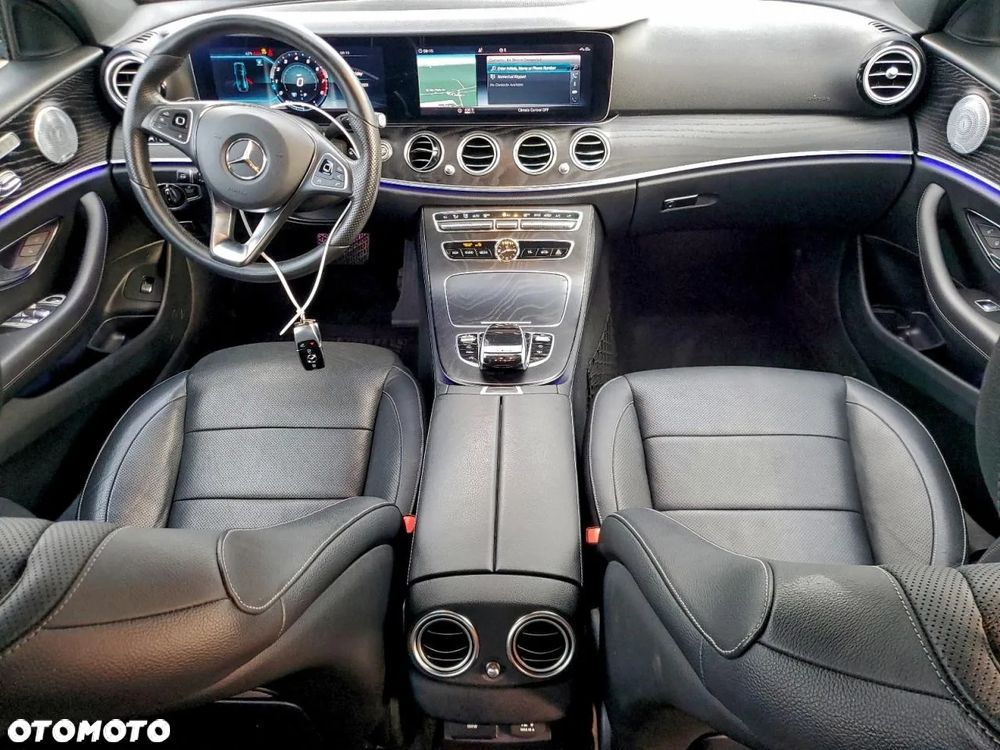 Mercedes-Benz Klasa E 300 9G-TRONIC AMG Line - 7