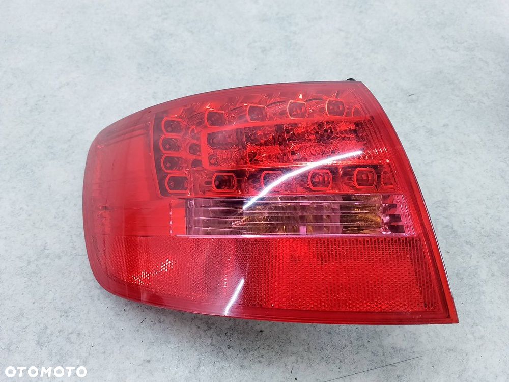 LAMPA TYLNA LEWA AUDI A6 C6 043329 89317039  VALEO KOMBI - 2