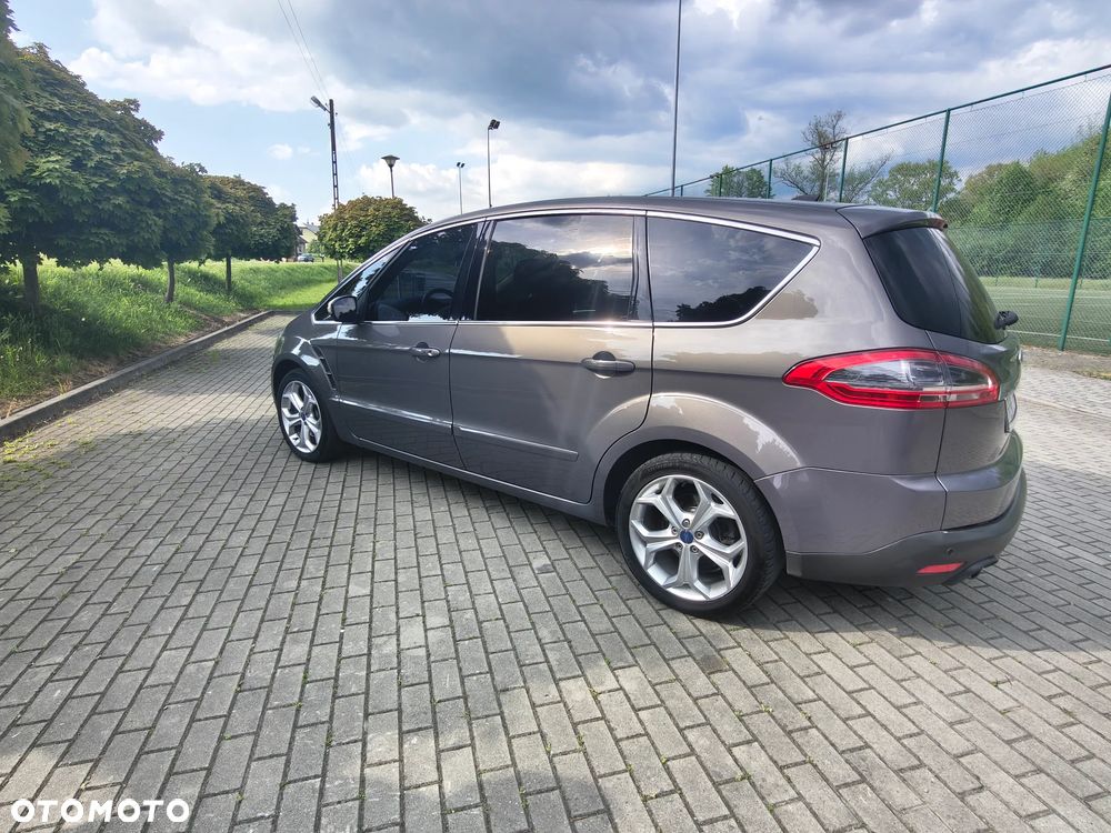 Ford S-Max - 11
