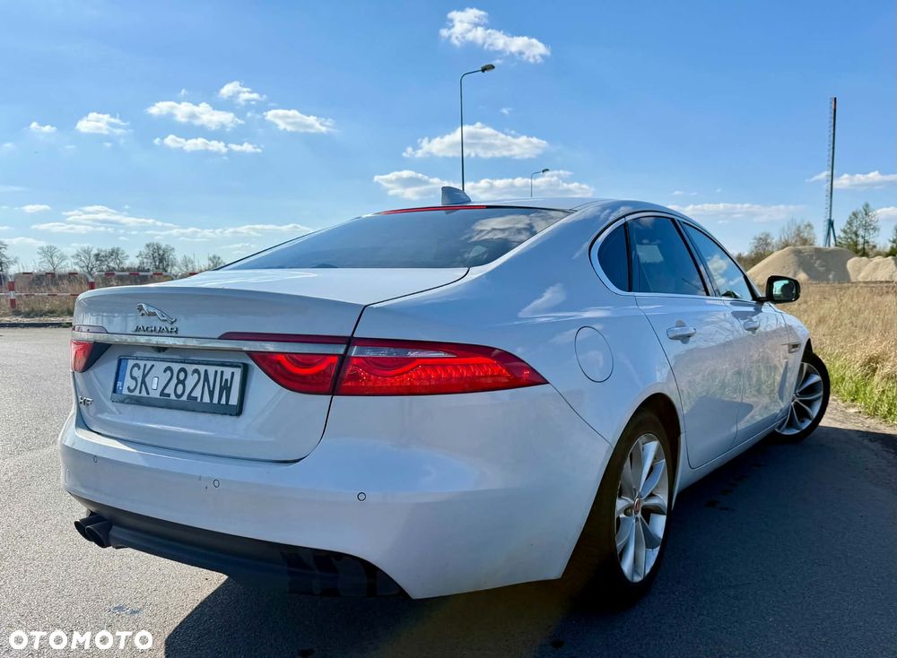 Jaguar XF 2.0 i4D Prestige - 3