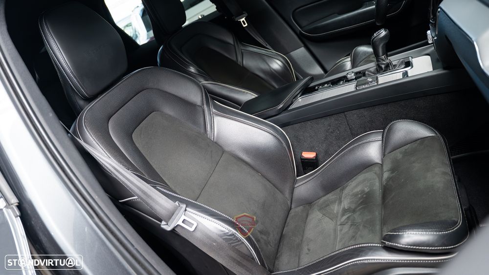 Volvo XC 60 D4 AWD RDesign - 48