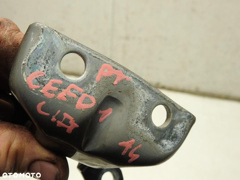 ZAWIAS ZAWIASY DRZWI PRAWY TYŁ A4 KIA CEED I KOMBI - 2