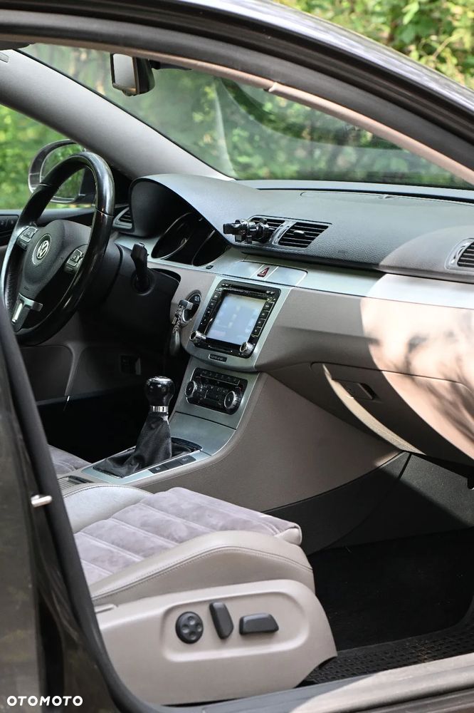 Volkswagen Passat 2.0 TDI Highline - 12