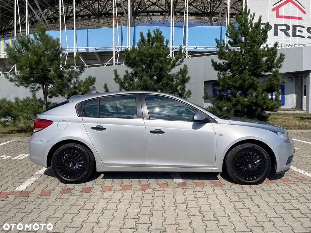 Chevrolet Cruze 1.6 LS - 15